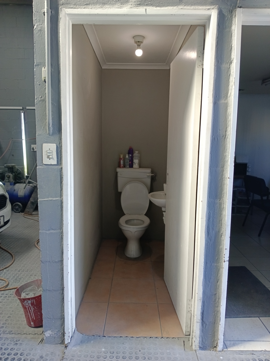 To Let Commercial Property for Rent in Okavango Park Western Cape